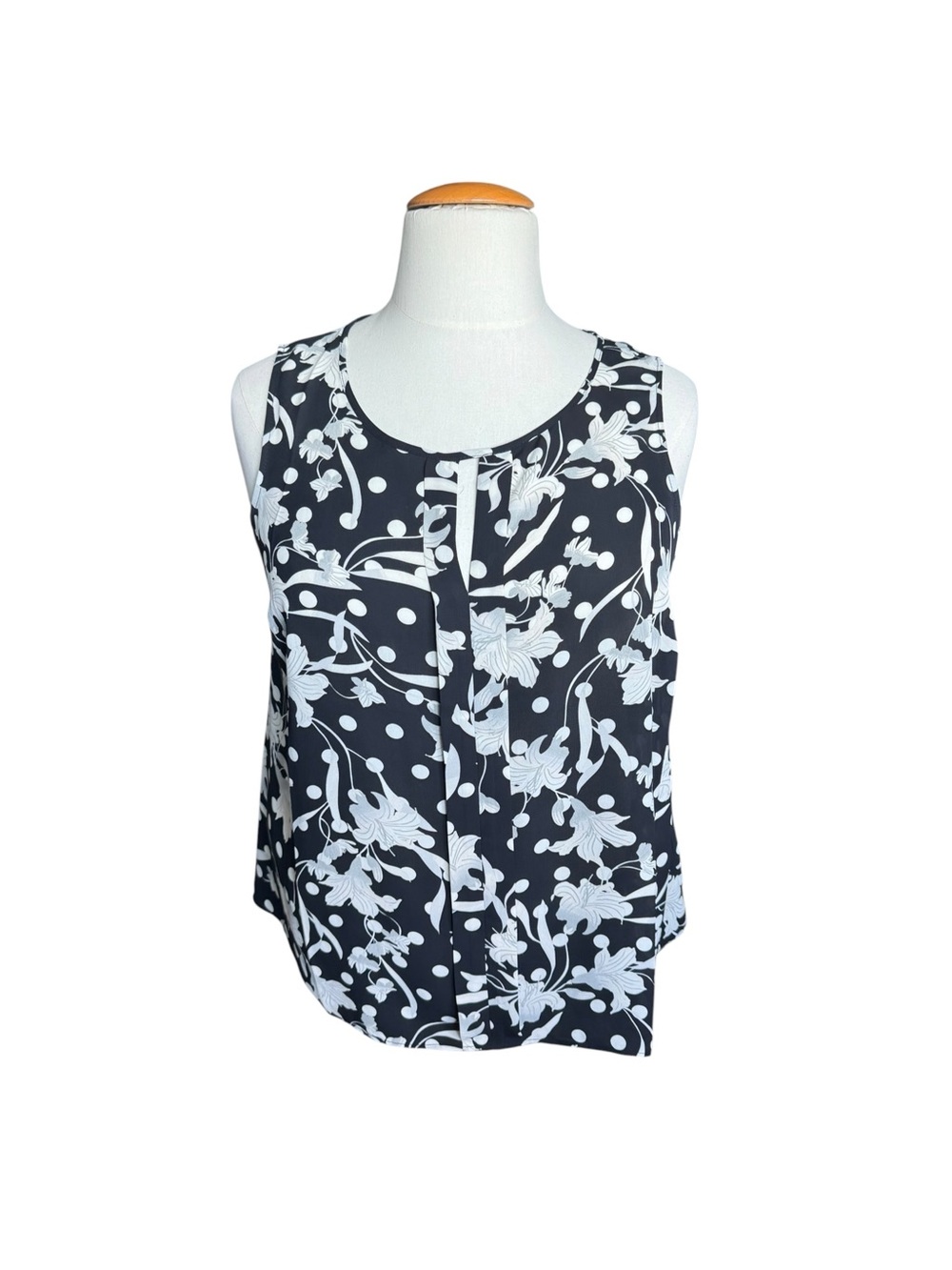 Rose + Olive 1X Black White Floral Polka Dot Sleeveless Blouse Pleated Tank